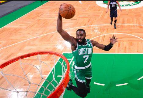 乐鱼app-两大核心缺席仍大胜魔术 角色球员已非绿军短板？